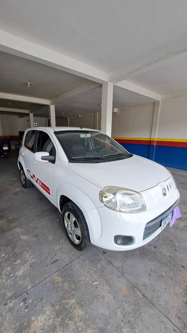 Fiat Uno 1.0 Vivace em destaque
